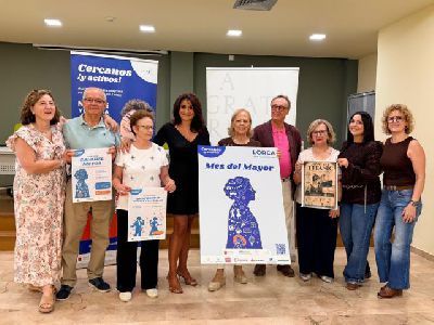 Lorca vive una tarde de m�sica, convivencia y tradici�n con la actuaci�n de ''PonTuM�sica'' en la Plaza de Espa�a