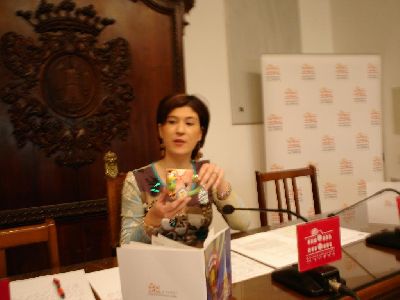 El infomvil y las oficinas municipales de pedanas reparten tambin los programas y las tazas de Navidad