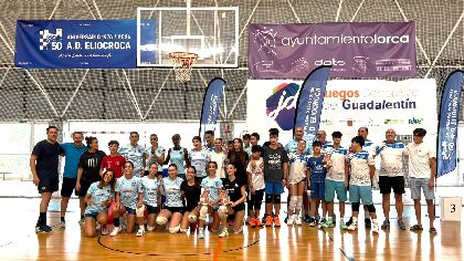 El deporte en familia toma la pista del Complejo Deportivo Felipe VI con el torneo de voleibol de A.D. Eliocroca