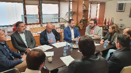 El alcalde estudia junto a los portavoces y representantes de los grupos municipales la situacin por el Coronavirus 