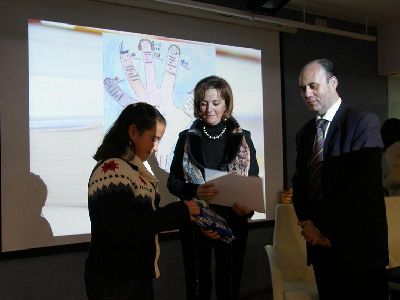 Cristina Campoy gana el premio principal del Primer concurso de dibujo del ?Da Mundial de los Derechos del Nio?