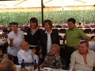Jdar almuerza con los mayores de la residencia de San Diego