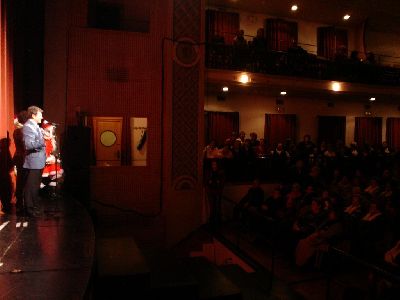 Jdar felicita por su esfuerzo al medio millar de mujeres que asisten a su tradicional convivencia  navidea en el Teatro Guerra