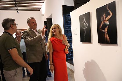 Retratos que inspiran. El Palacio de Guevara acoge hasta el prximo 19 de octubre la exposicin fotogrfica de los Juegos Deportivos del Guadalentn, obra del artista Juan Jos Quiles