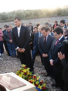 El Presidente de Ecuador, Rafael Correa y el Alcalde de Lorca, Francisco Jdar realizan una ofrenda floral por las victimas del accidente ferroviario