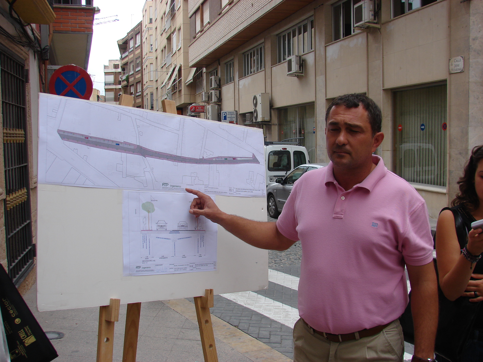 Las reformas en Jos Moulia conseguirn una calle ?ms iluminada, moderna y cmoda para los vecinos?.