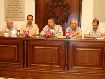 Ayuntamiento y asociaciones de vecinos colaboran en la mejora de caminos rurales