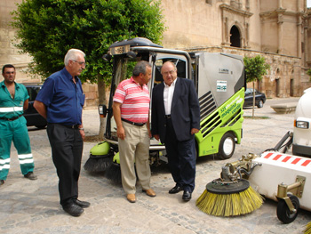 En los prximos meses se estudiar la viabilidad de baldear las calles de Lorca con agua salada
