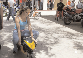 El Ayuntamiento ampla la oferta de ocio juvenil con un circuito de minimotos